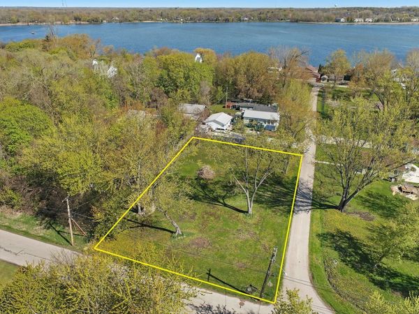 28490 W Main Street, Wauconda, IL 60084