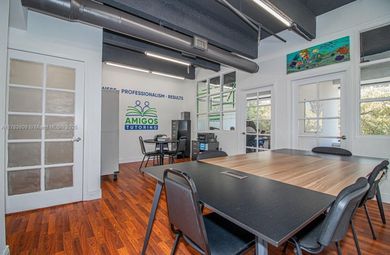 2100 SW 22nd St, Unit 302, Miami, FL 33145 Photo