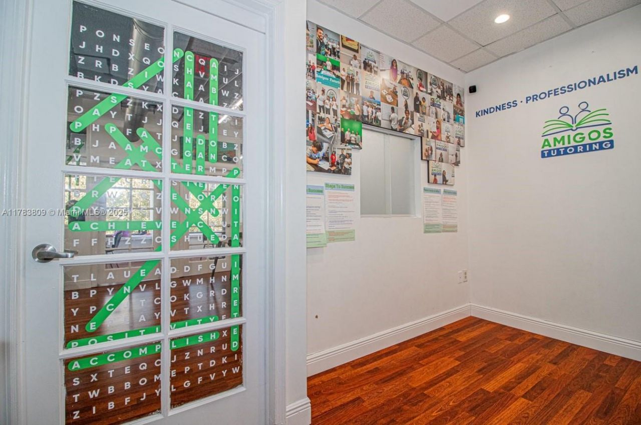 2100 SW 22nd St, Unit 302, Miami, FL 33145 Photo