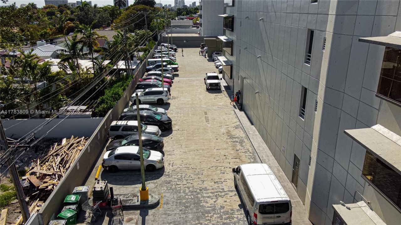 2100 SW 22nd St, Unit 302, Miami, FL 33145 Photo