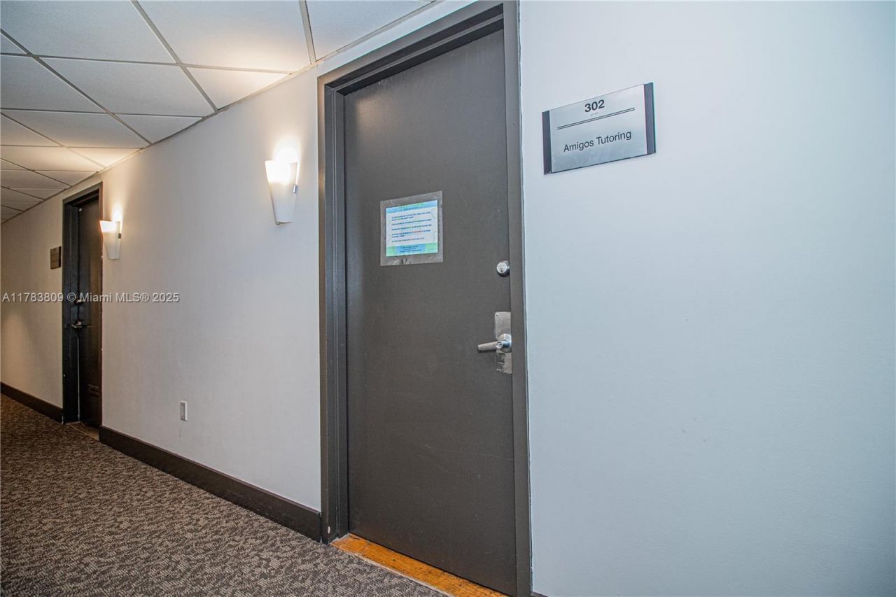 2100 SW 22nd St, Unit 302, Miami, FL 33145 Photo