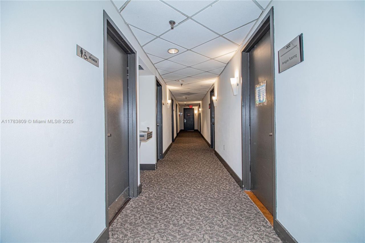 2100 SW 22nd St, Unit 302, Miami, FL 33145 Photo