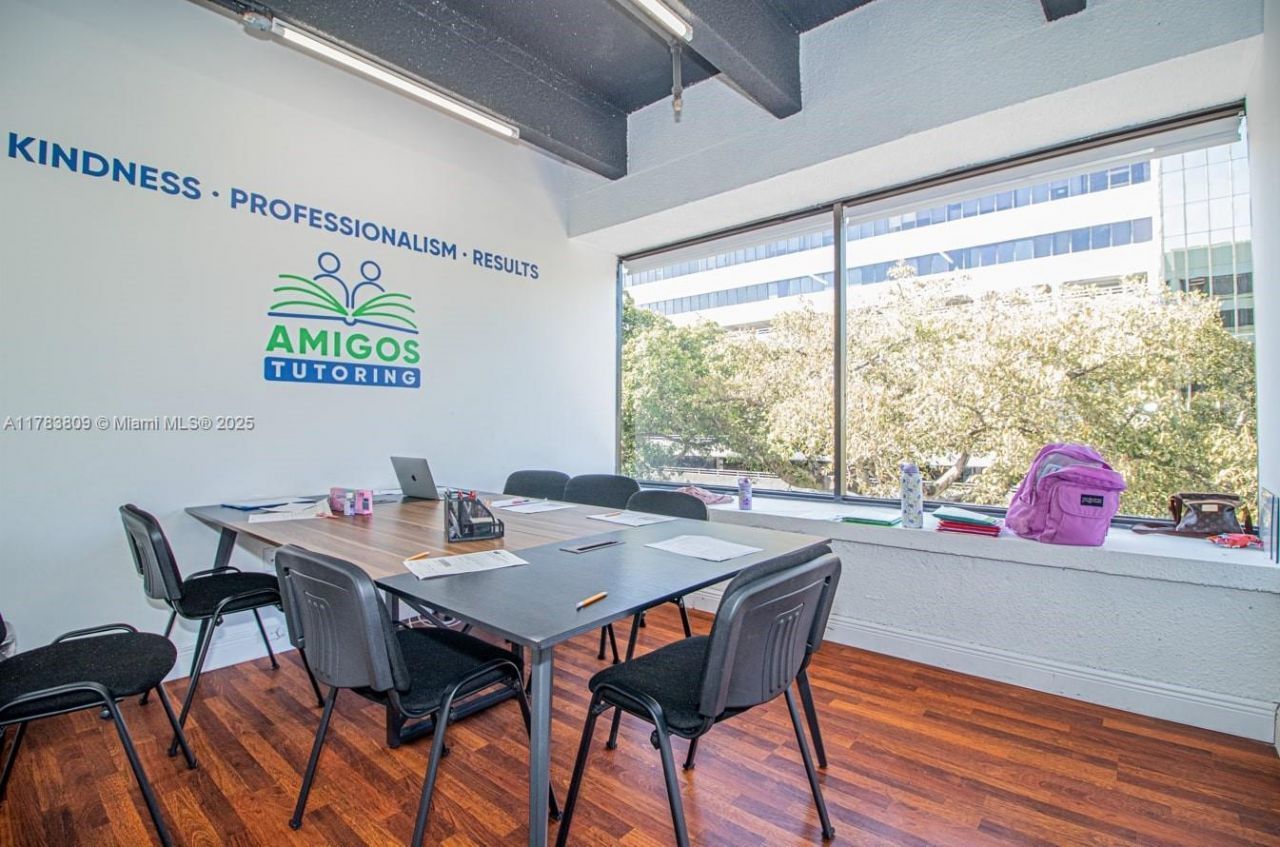 2100 SW 22nd St, Unit 302, Miami, FL 33145 Photo