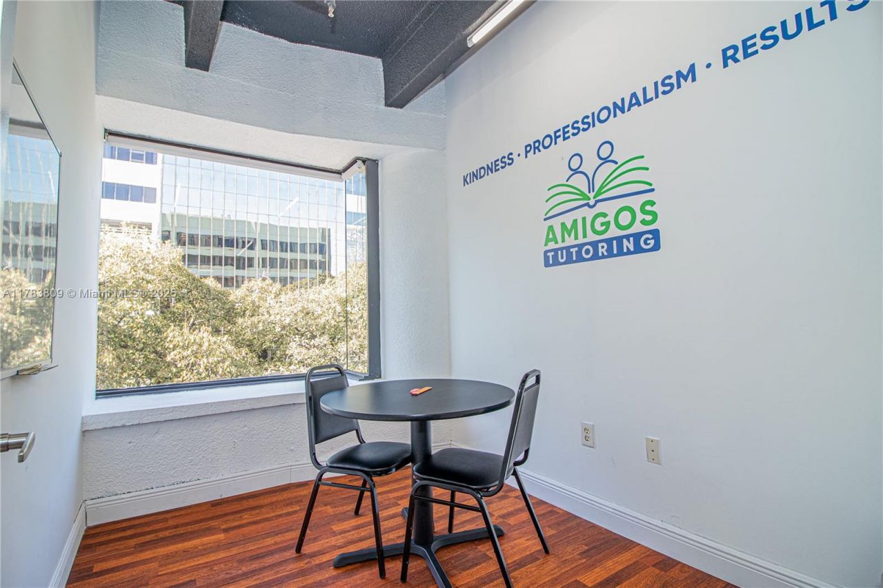 2100 SW 22nd St, Unit 302, Miami, FL 33145 Photo