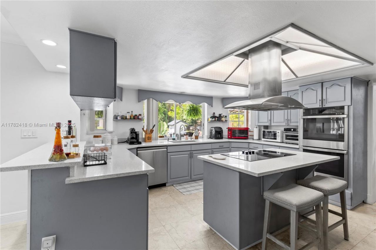 8350 SW 98 Th St, Miami, FL 33156 Photo