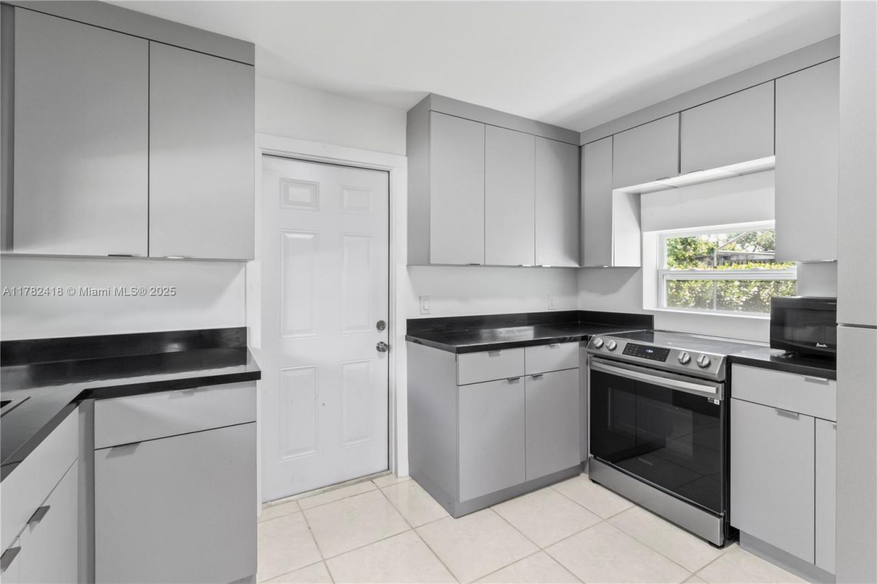 8350 SW 98 Th St, Miami, FL 33156 Photo