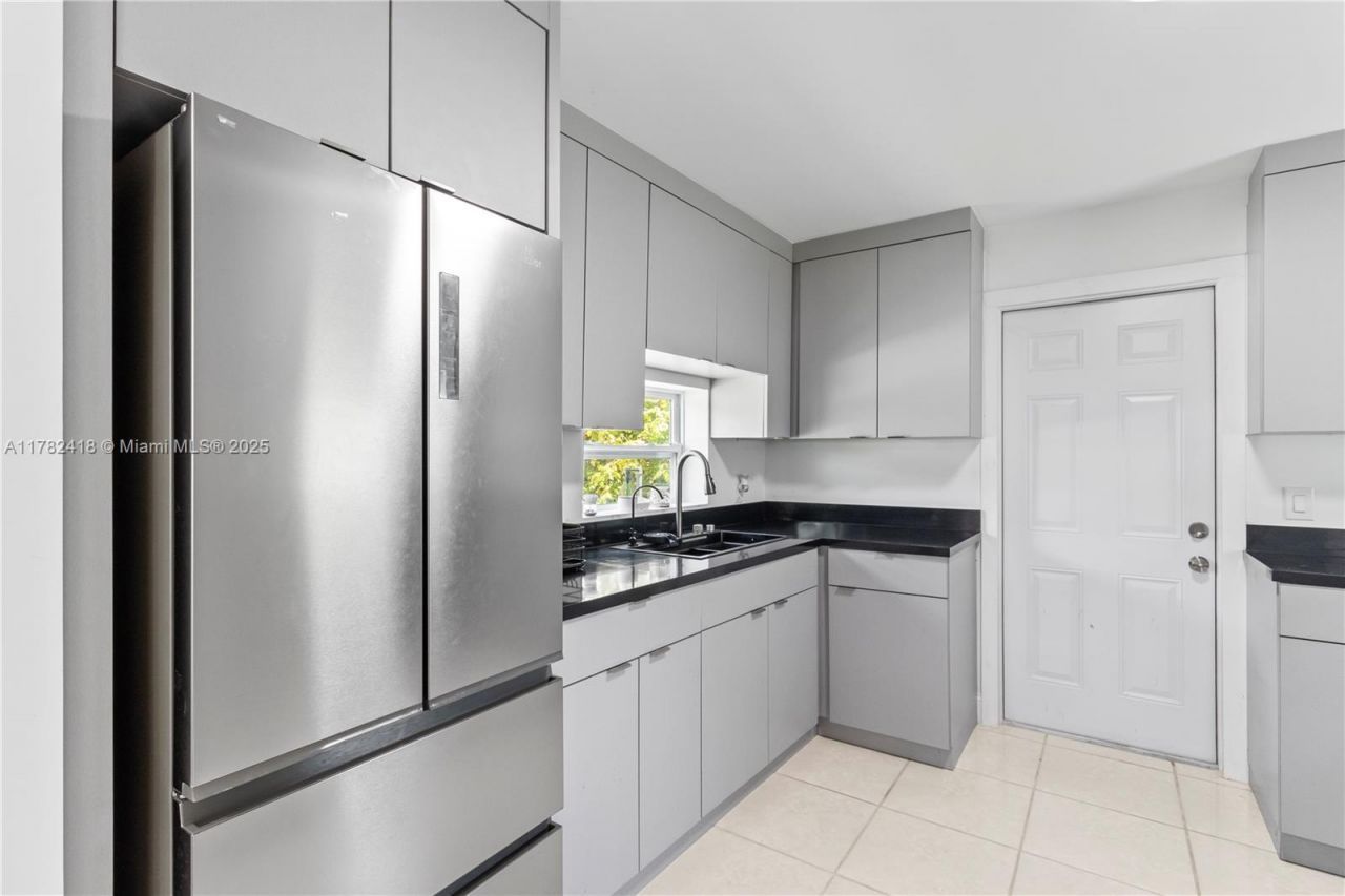 8350 SW 98 Th St, Miami, FL 33156 Photo