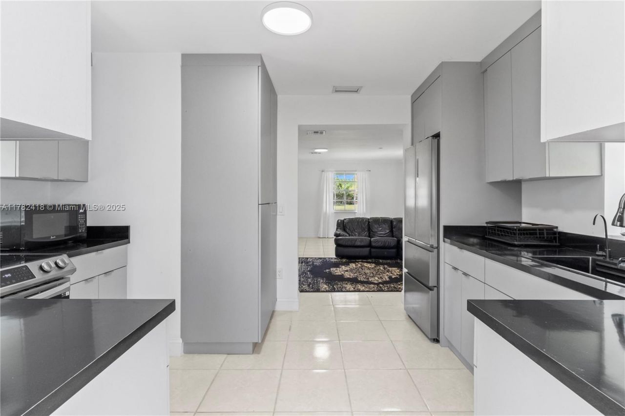 8350 SW 98 Th St, Miami, FL 33156 Photo