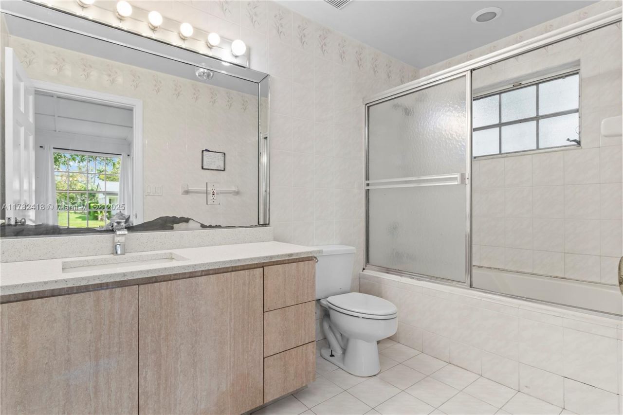 8350 SW 98 Th St, Miami, FL 33156 Photo