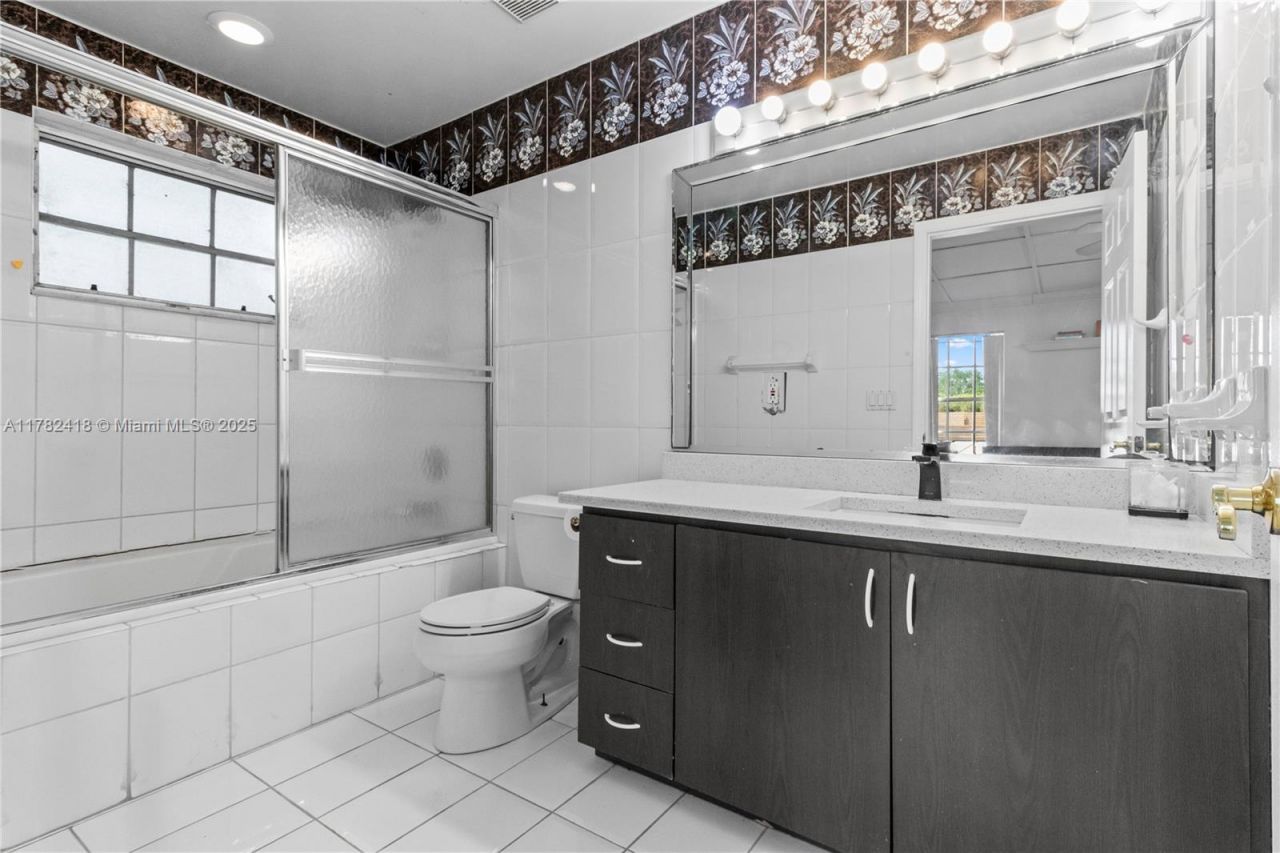 8350 SW 98 Th St, Miami, FL 33156 Photo