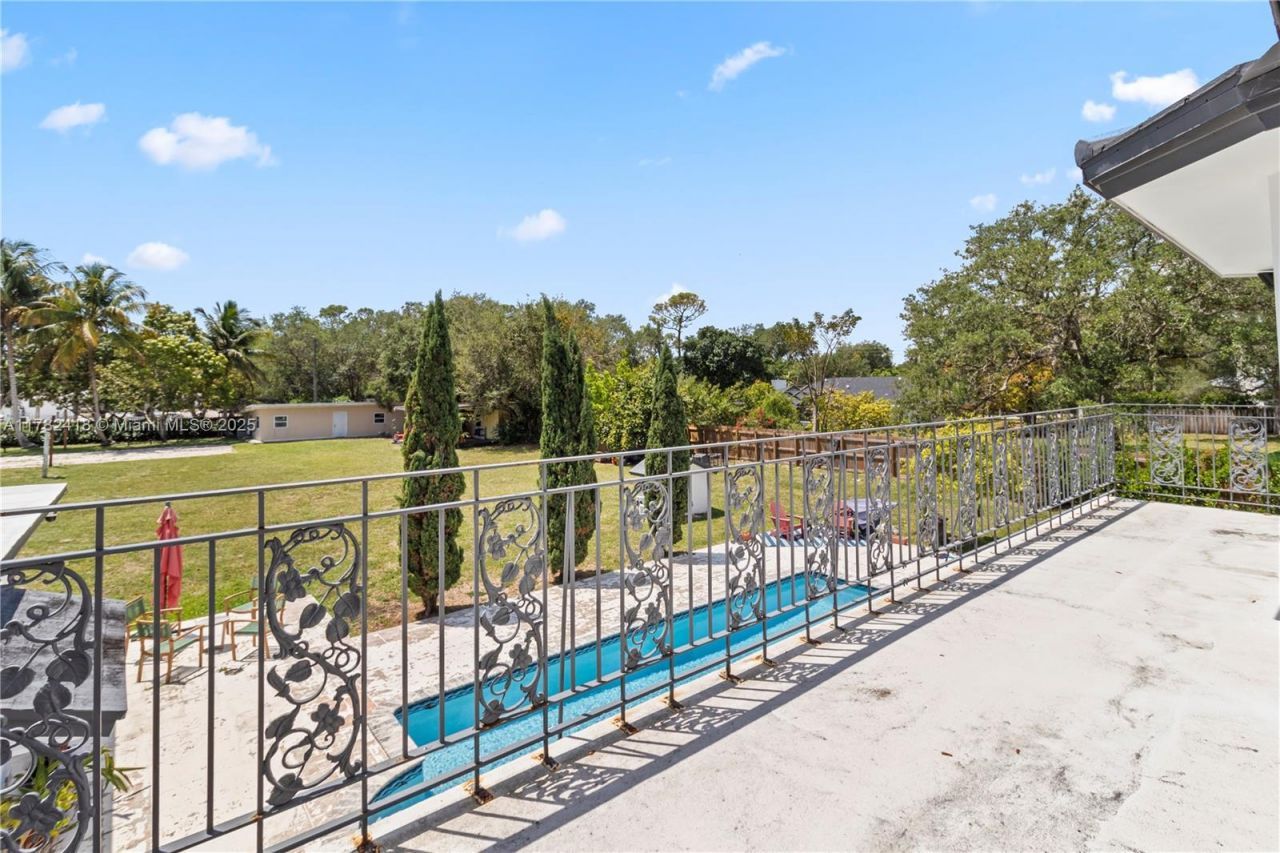 8350 SW 98 Th St, Miami, FL 33156 Photo