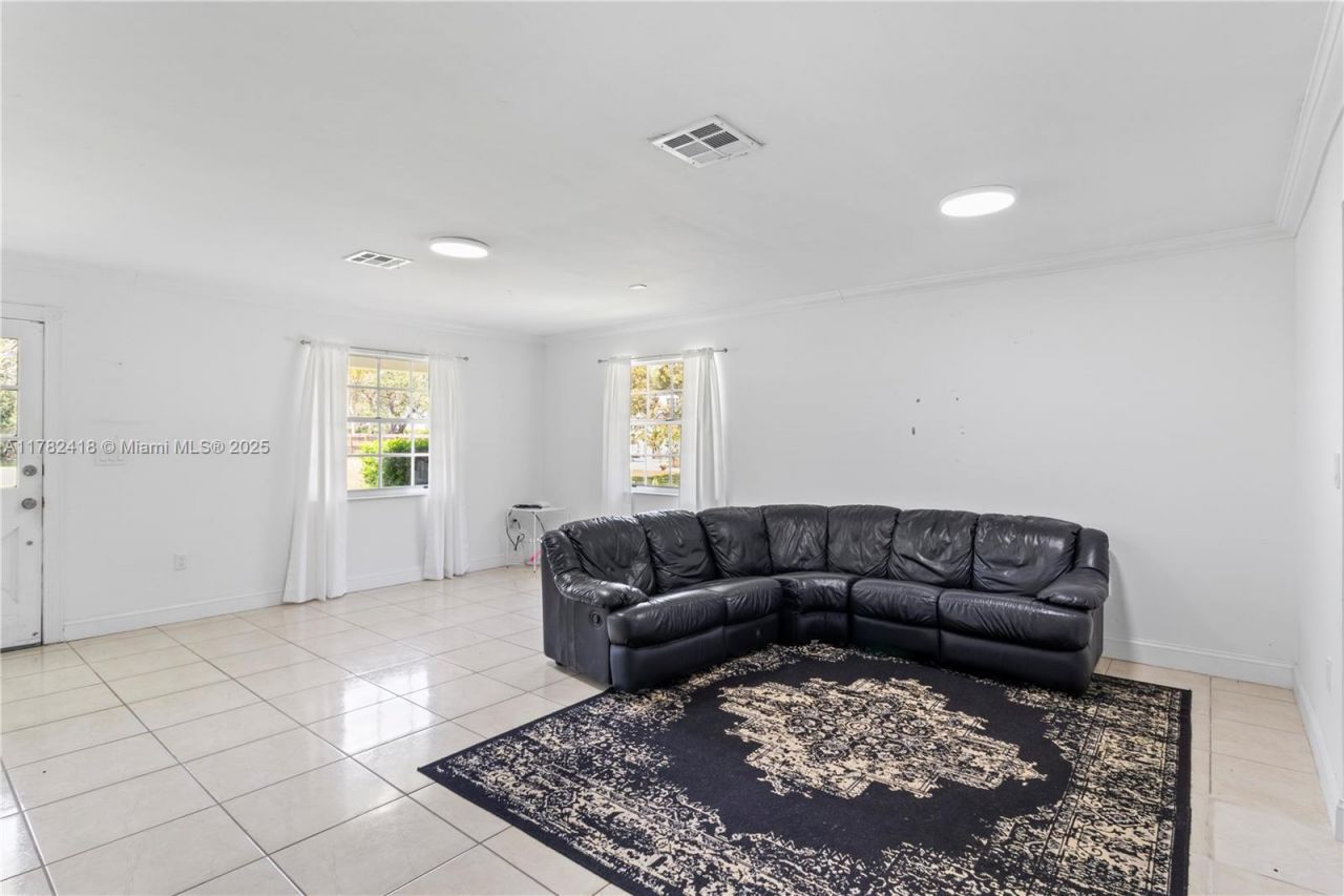 8350 SW 98 Th St, Miami, FL 33156 Photo