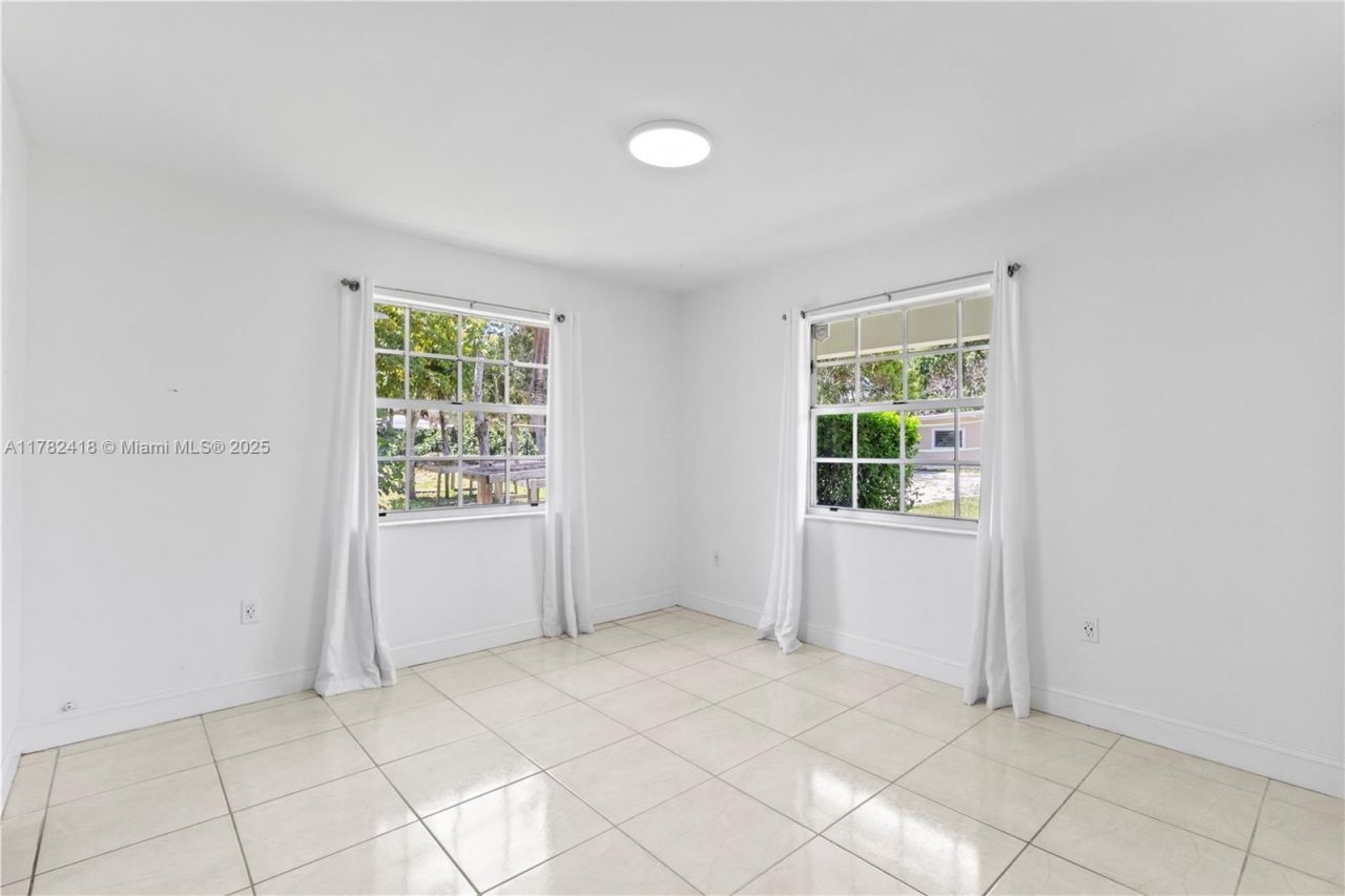 8350 SW 98 Th St, Miami, FL 33156 Photo