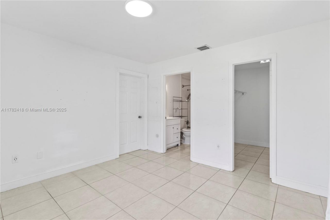 8350 SW 98 Th St, Miami, FL 33156 Photo