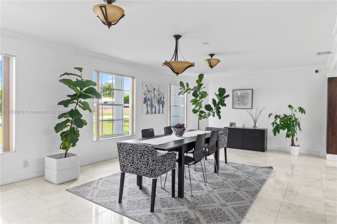 8350 SW 98 Th St, Miami, FL 33156 Photo