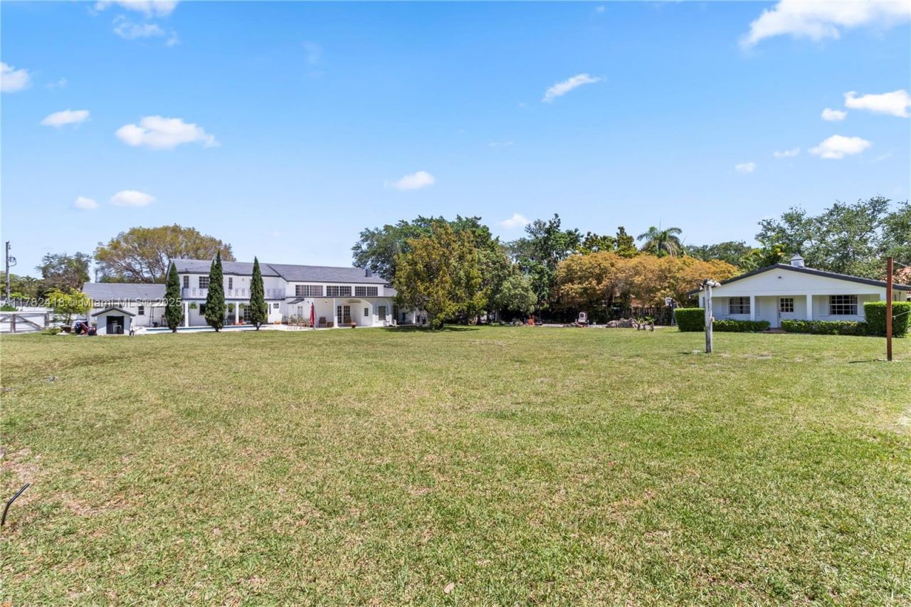 8350 SW 98 Th St, Miami, FL 33156 Photo