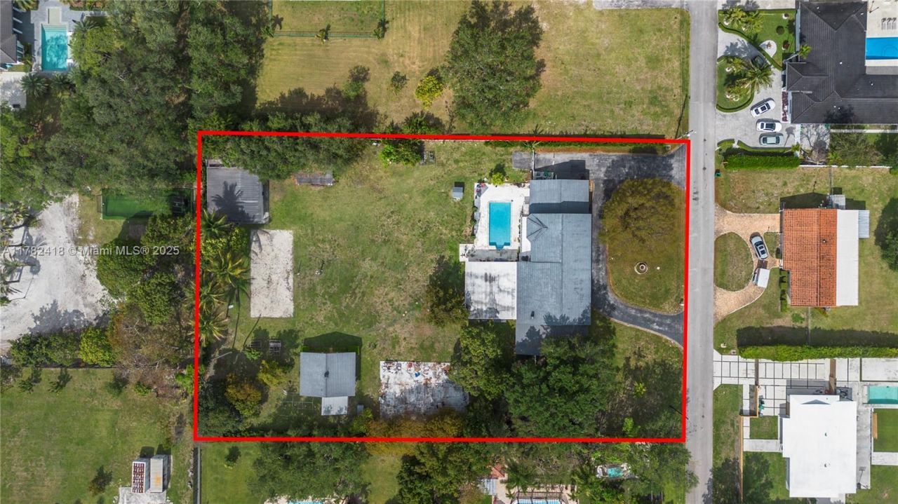 8350 SW 98 Th St, Miami, FL 33156 Photo