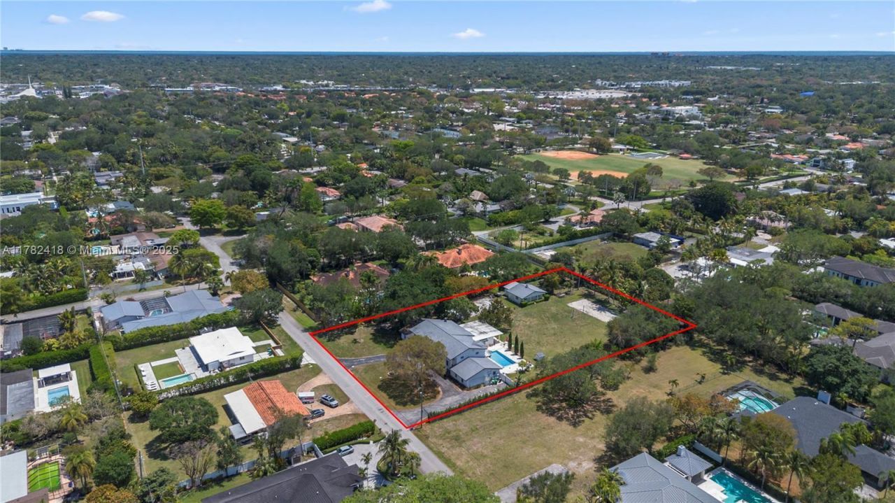 8350 SW 98 Th St, Miami, FL 33156 Photo