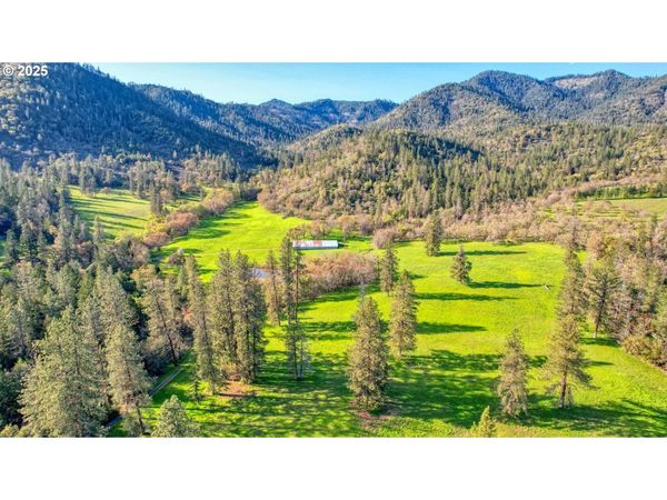 858 MISSOURI FLAT RD, Grants Pass, OR 97527