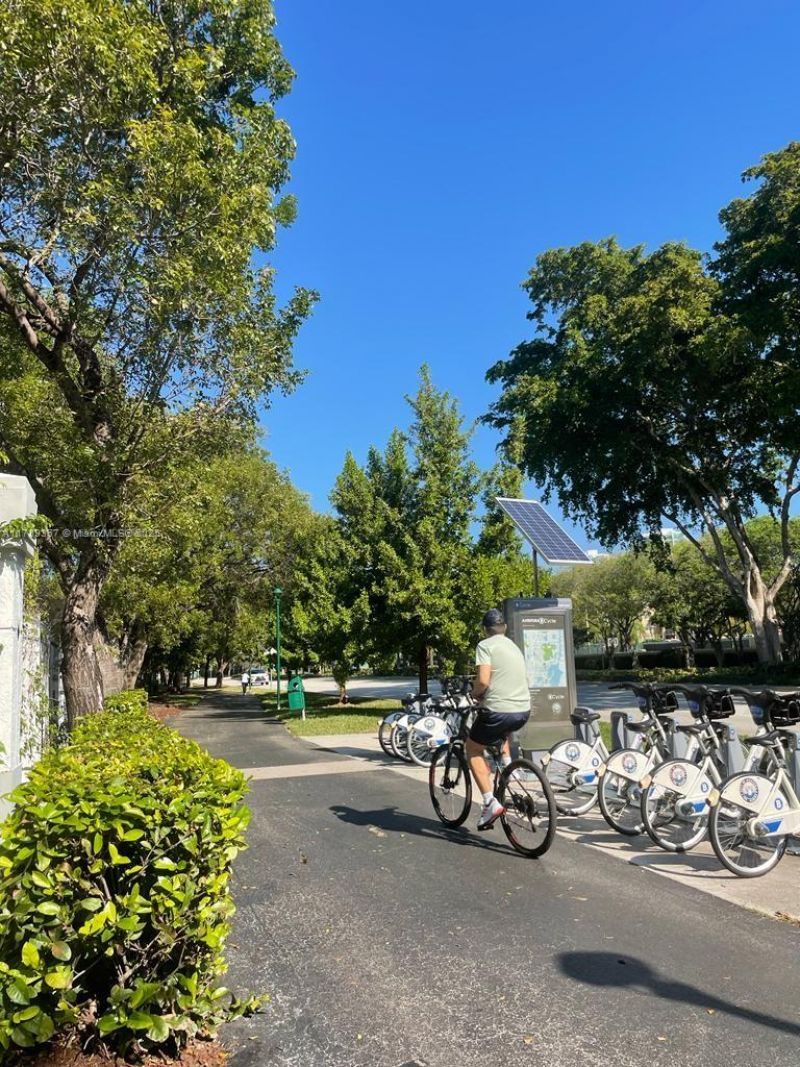 20000 E Country Club Dr, Unit 405, Aventura, FL 33180 Photo