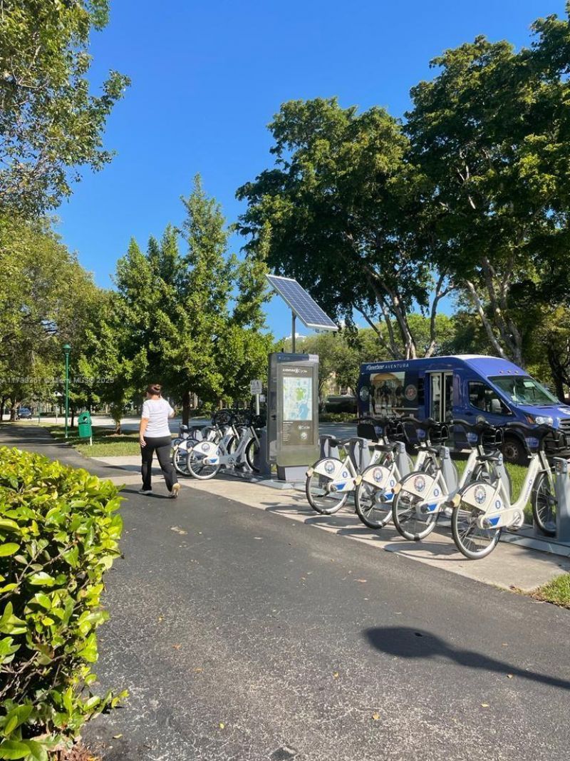 20000 E Country Club Dr, Unit 405, Aventura, FL 33180 Photo