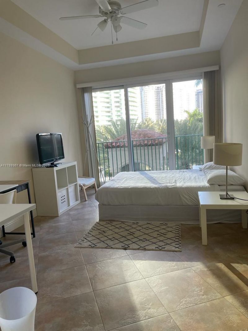 20000 E Country Club Dr, Unit 405, Aventura, FL 33180 Photo