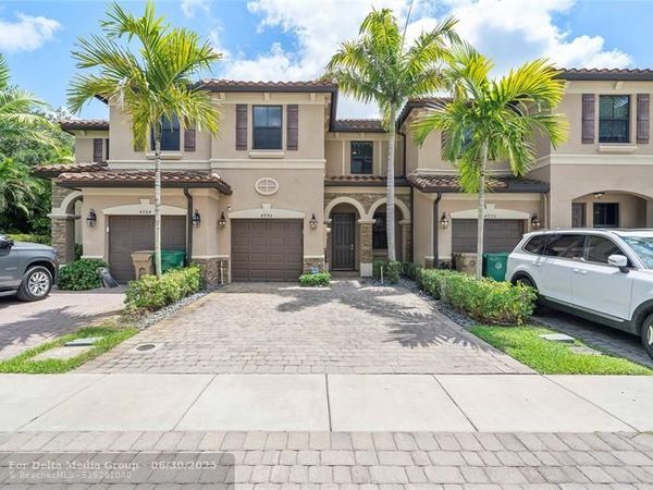 4990 Loebner Ter, Davie, FL 33314