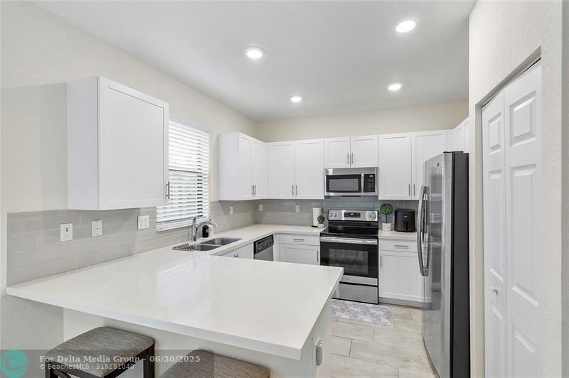 4990 Loebner Terrace, Davie, FL 33314 Photo