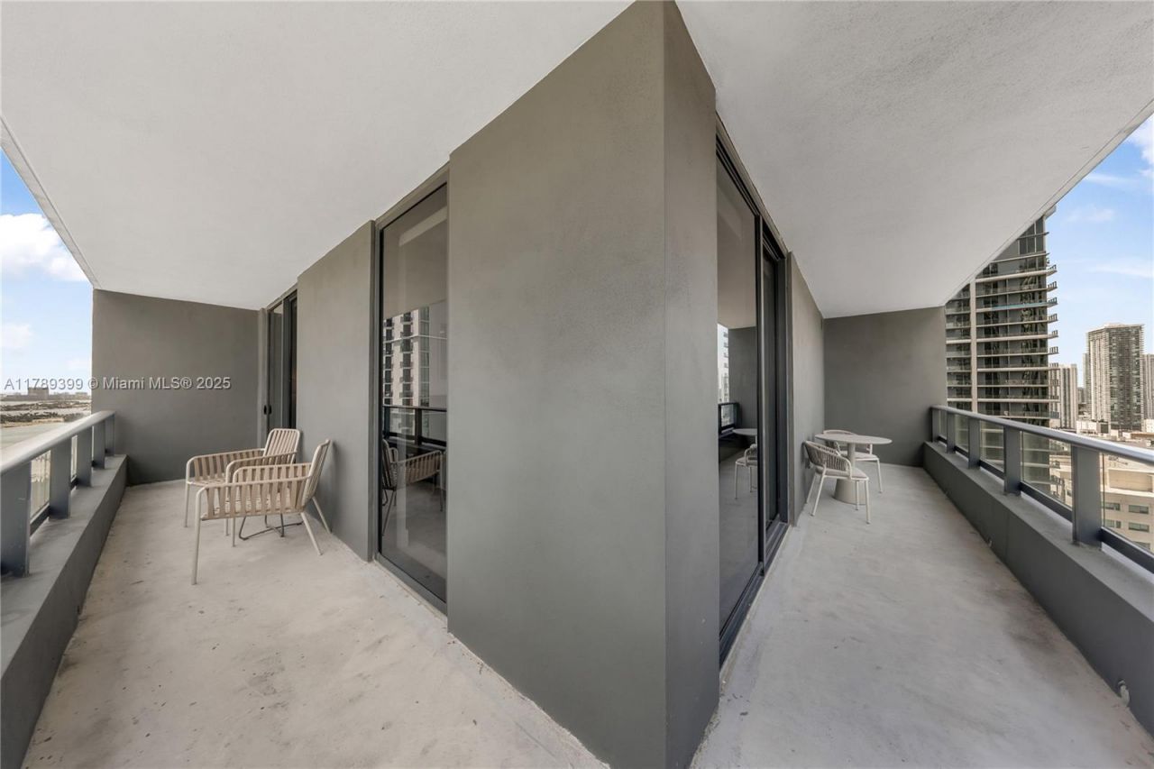 159 NE 6 Street, Unit 2402, Miami, FL 33132 Photo