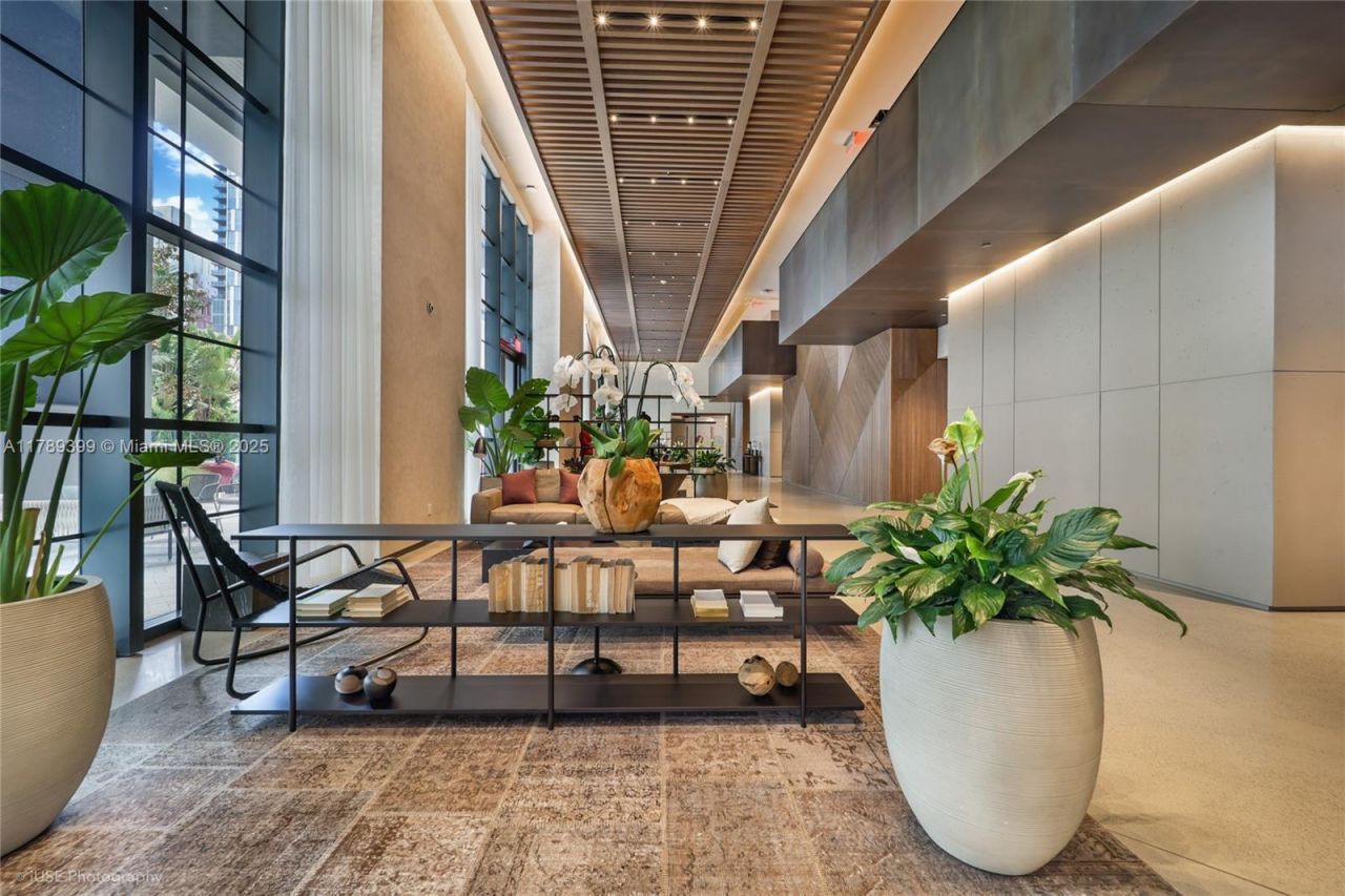 159 NE 6 Street, Unit 2402, Miami, FL 33132 Photo