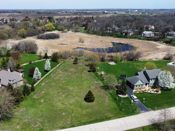 6114 Whiteoak Drive, McHenry, IL 60050