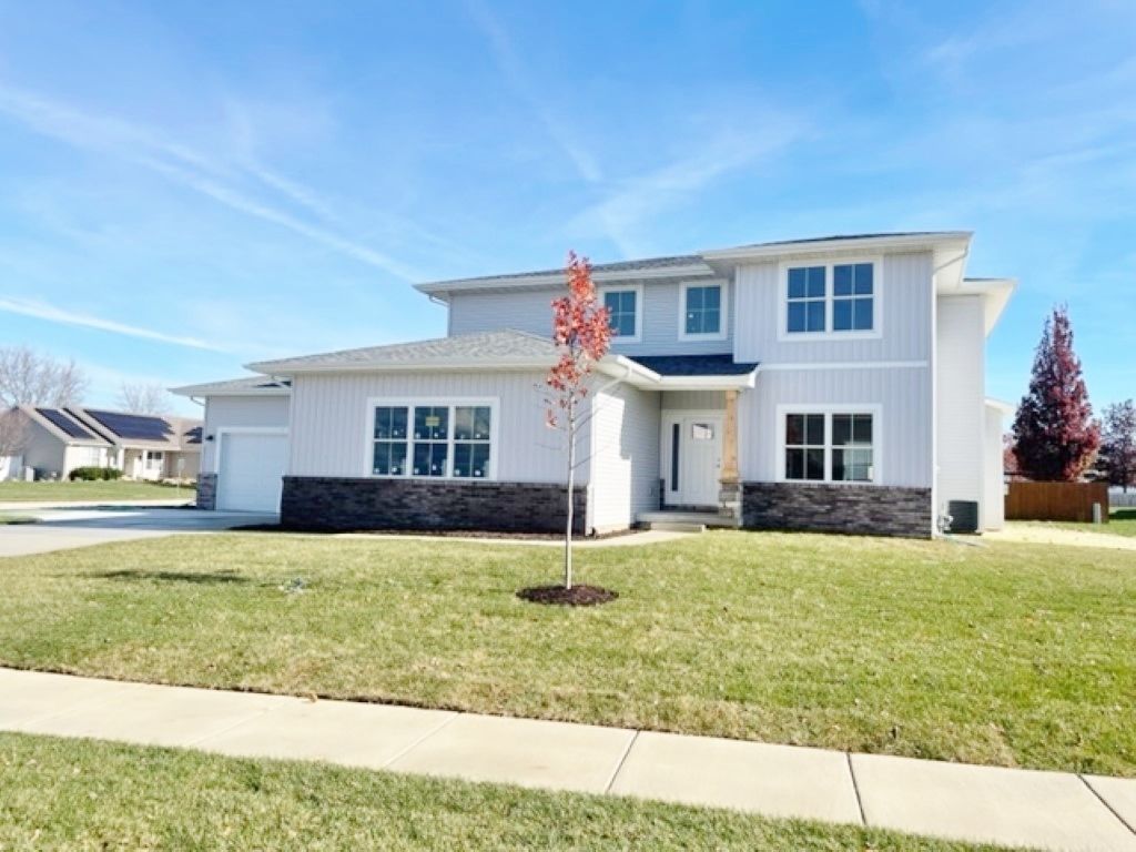 2702 Lone Oak Road, Bloomington, IL 61705 Main Photo