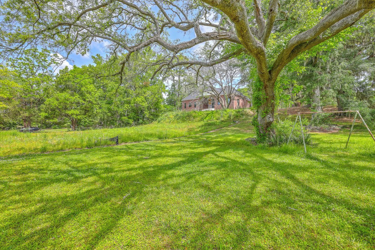 404 Fairington Drive Photo 15