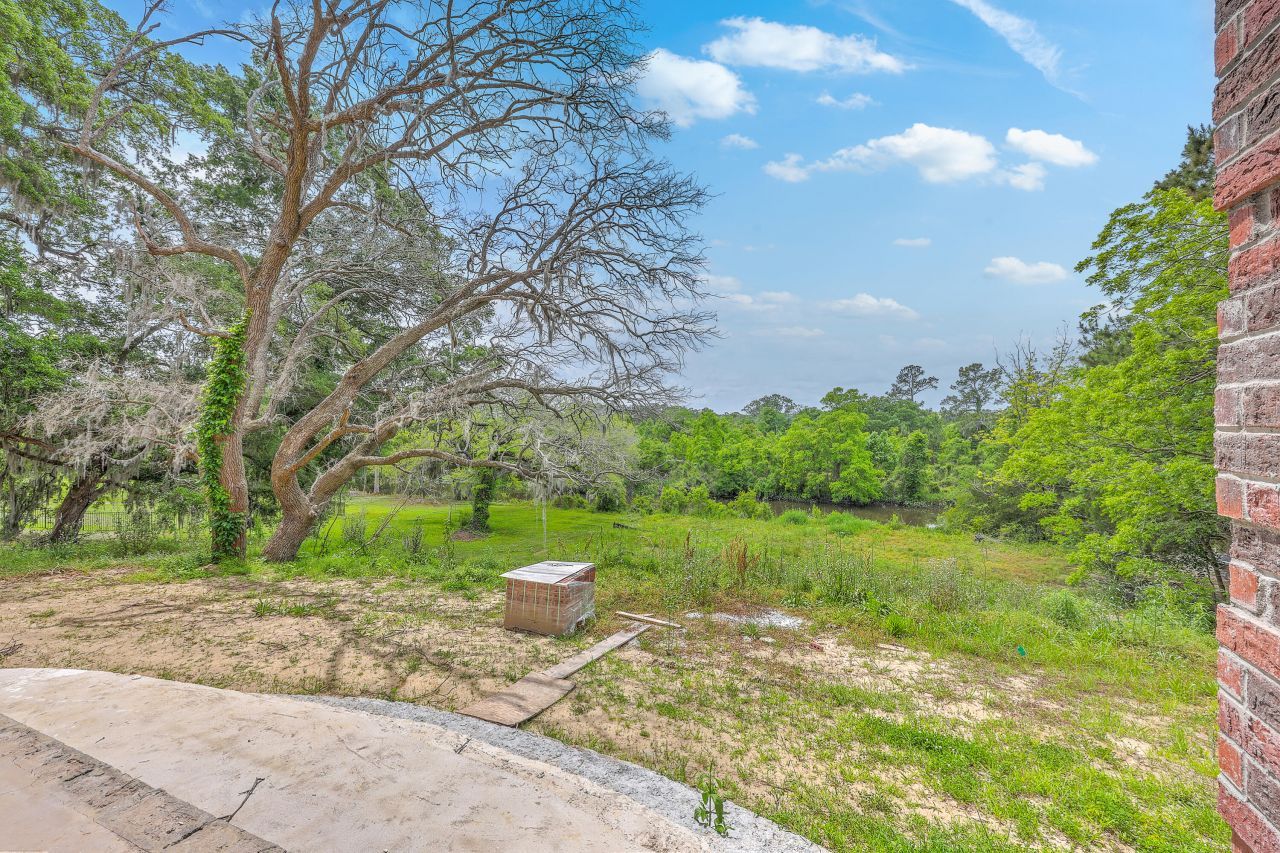 404 Fairington Drive Photo 30