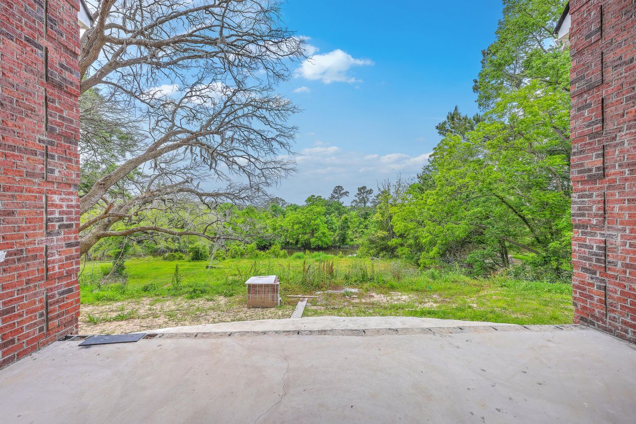 404 Fairington Drive Photo 31