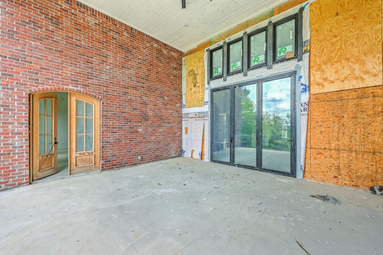 404 Fairington Drive Photo 32