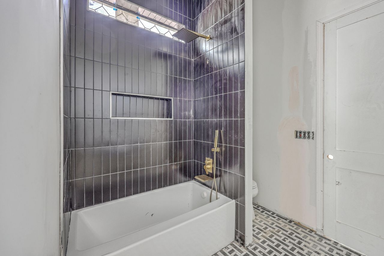 404 Fairington Drive Photo 41