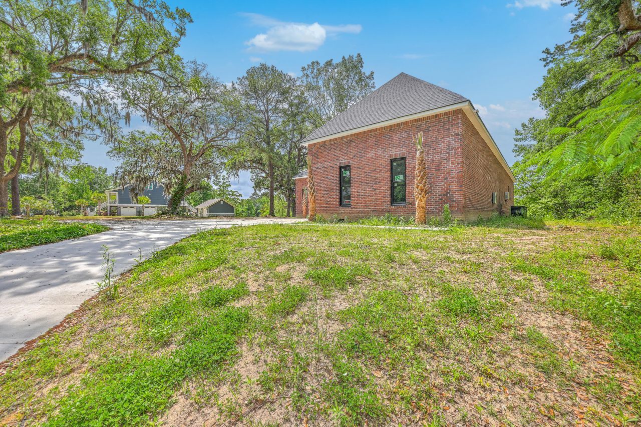 404 Fairington Drive Photo 5