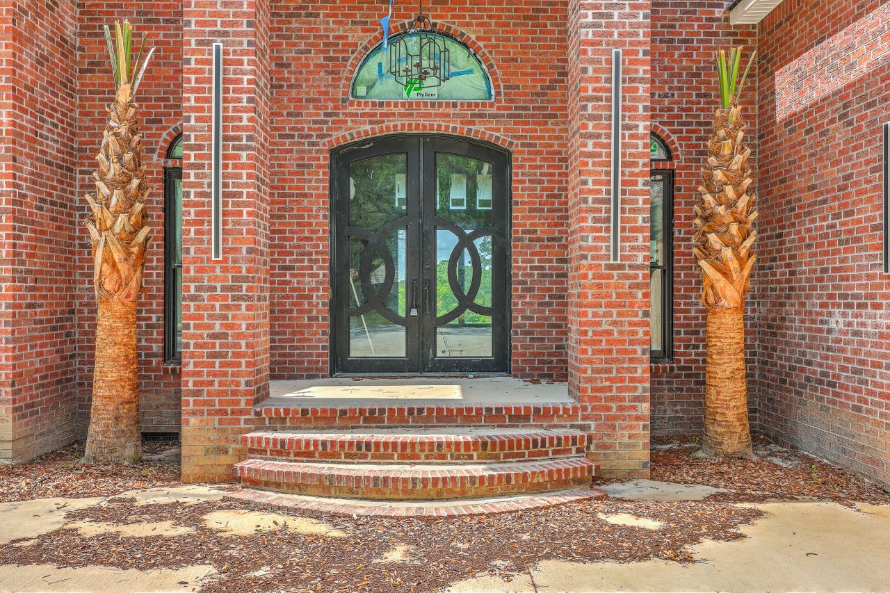 404 Fairington Drive Photo 6