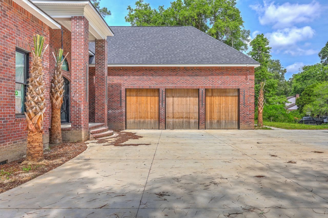 404 Fairington Drive Photo 7