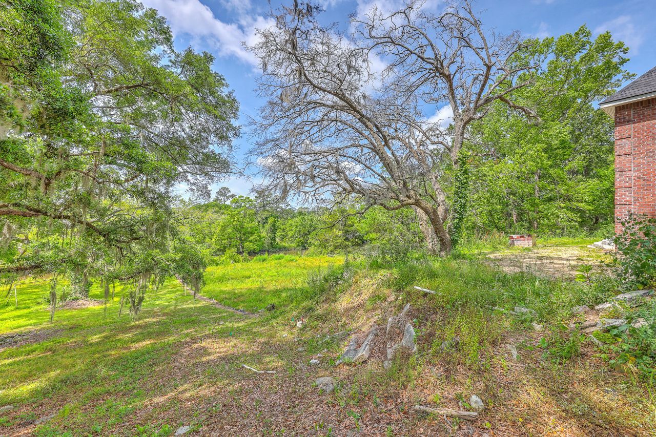 404 Fairington Drive Photo 8