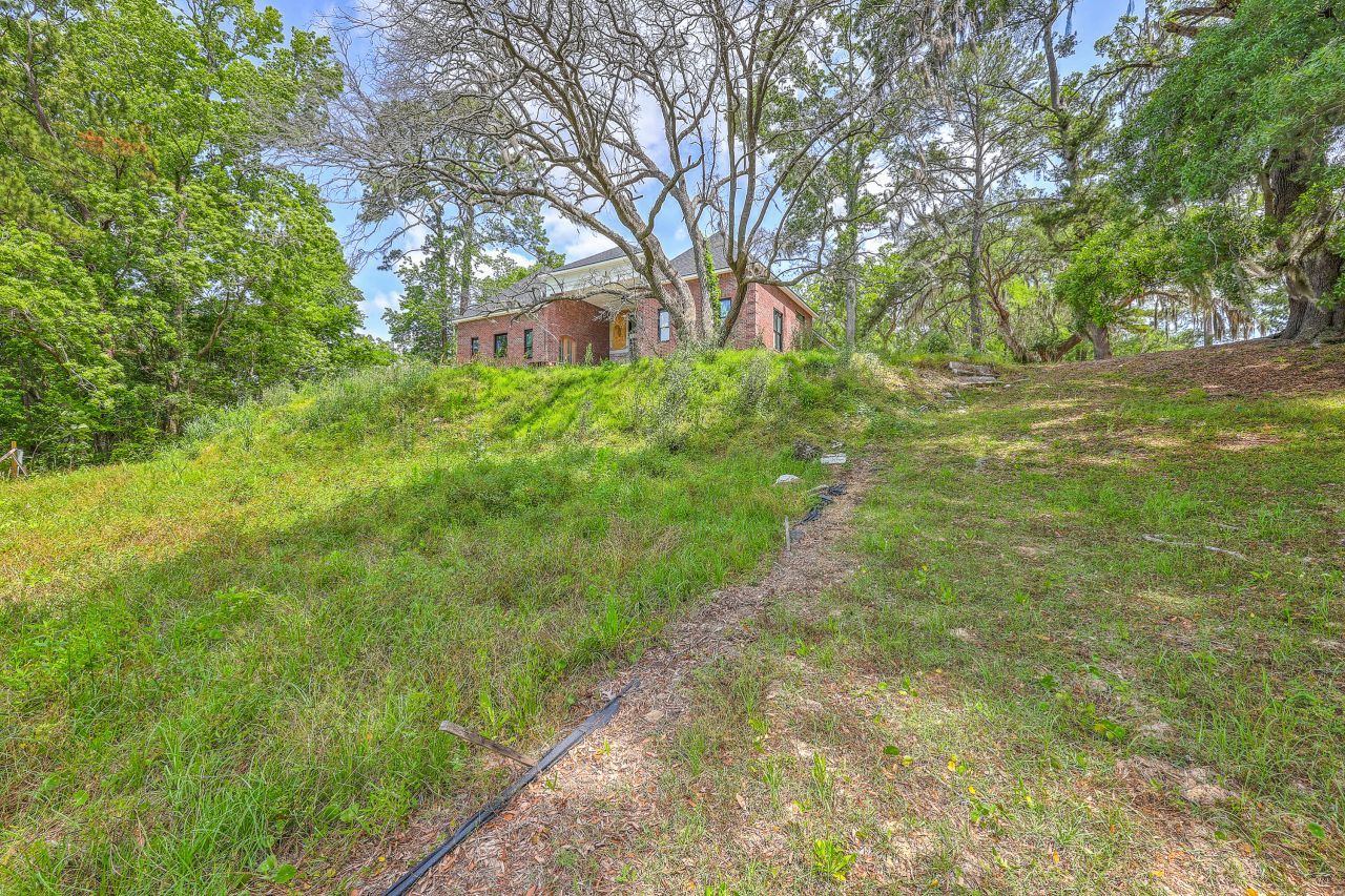 404 Fairington Drive Photo 9