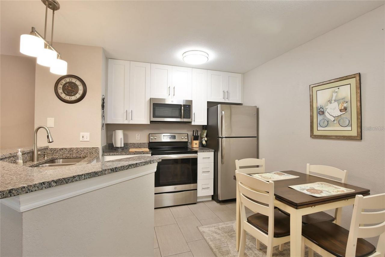 850 S Tamiami Trail, Unit 409, Sarasota, FL 34236 Photo