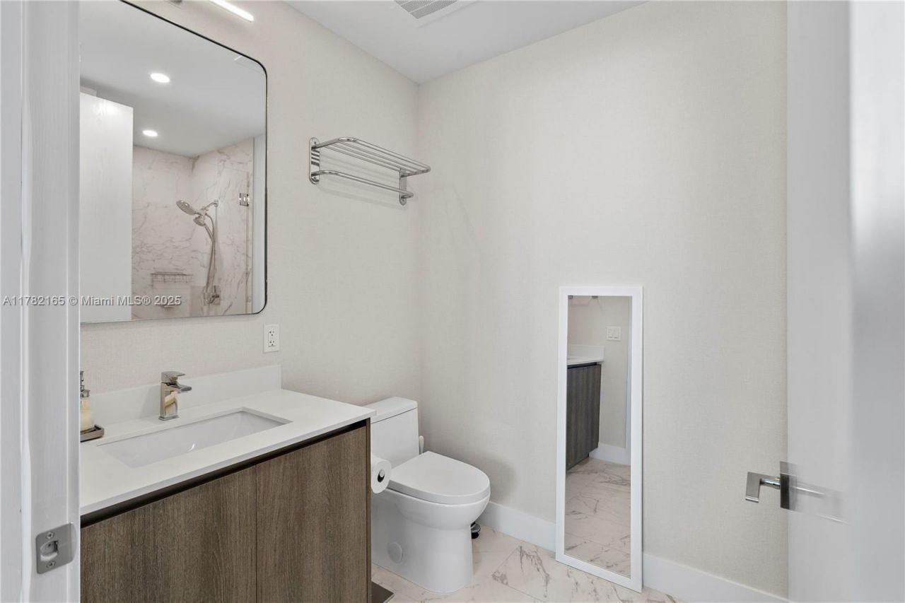 17550 Collins Ave, Unit 1404, Sunny Isles Beach, FL 33160 Photo