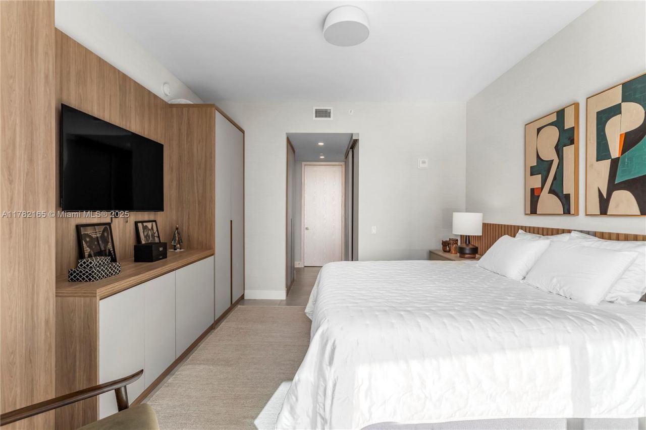 17550 Collins Ave, Unit 1404, Sunny Isles Beach, FL 33160 Photo