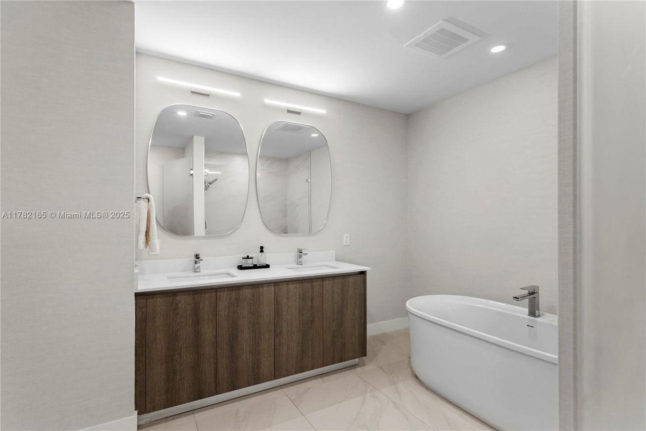 17550 Collins Ave, Unit 1404, Sunny Isles Beach, FL 33160 Photo