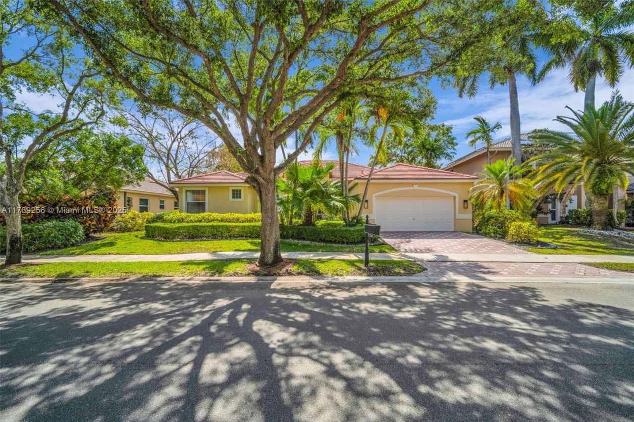 3739 Oak Ridge Cir, Weston, FL 33331 Photo