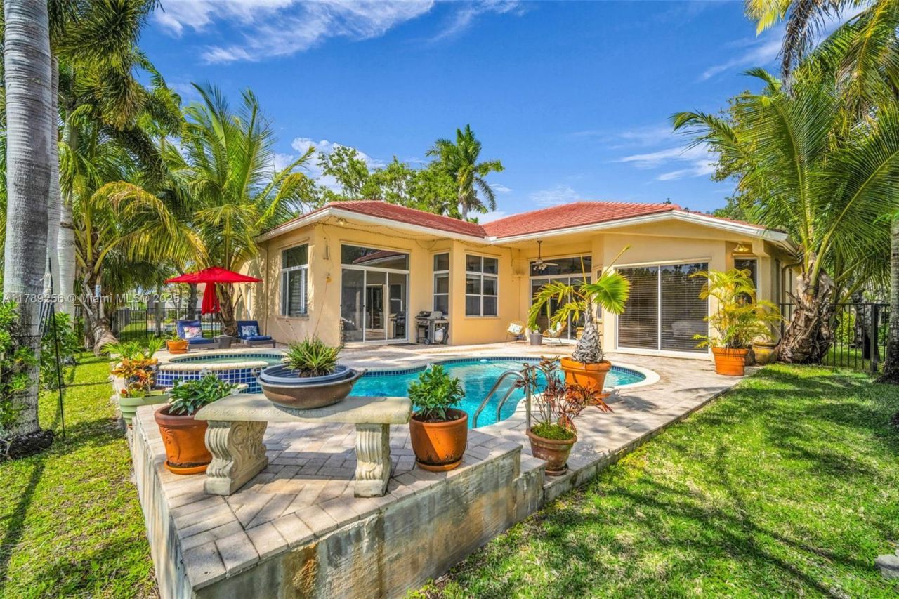 3739 Oak Ridge Cir, Weston, FL 33331 Photo