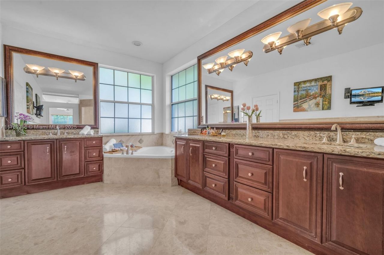 3739 Oak Ridge Cir, Weston, FL 33331 Photo