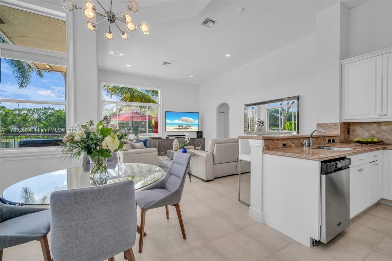 3739 Oak Ridge Cir, Weston, FL 33331 Photo